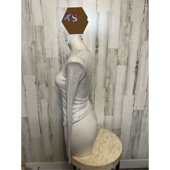 H&M long sleeve top - Picture 2 of 6